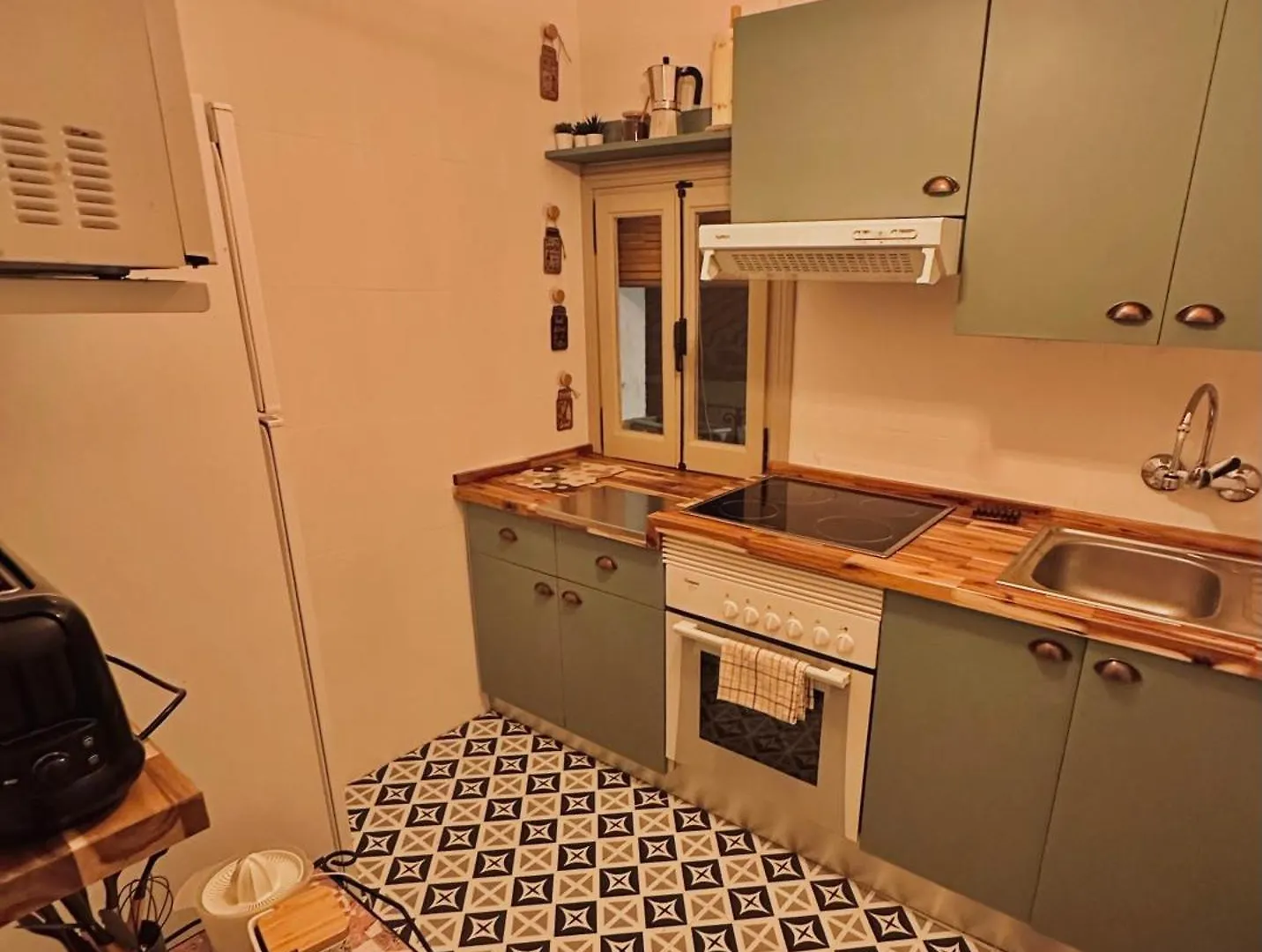 Accommodation Near The Cathedral Lacuevitadeleo Toledo Spain