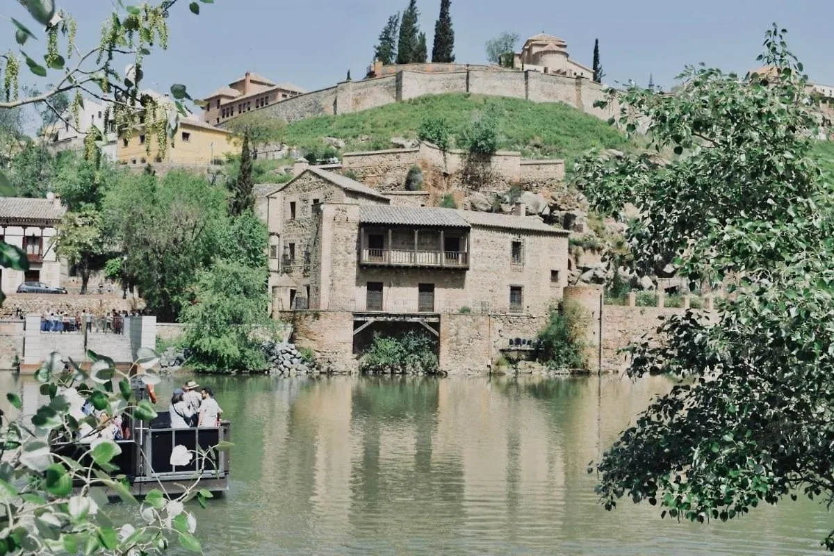 Apartment Accommodation Near The Cathedral Lacuevitadeleo Toledo Spain